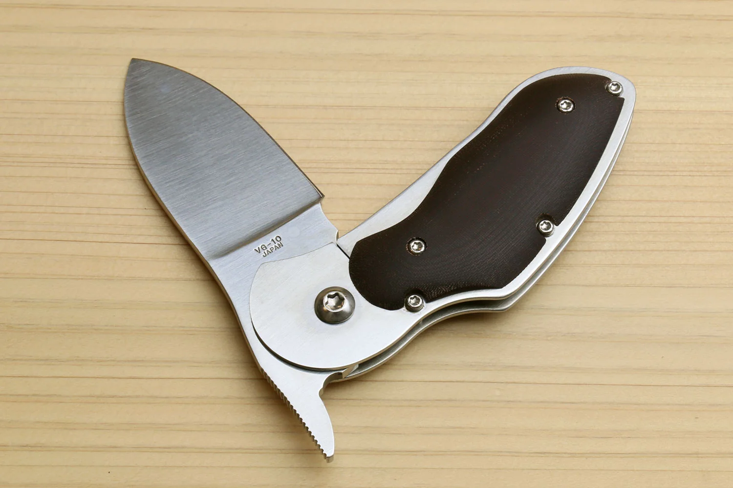 Moki VG-10 Stainless Steel Flamelock Folding Pocket Knife (Rabbit Matte Finish) - Image 3