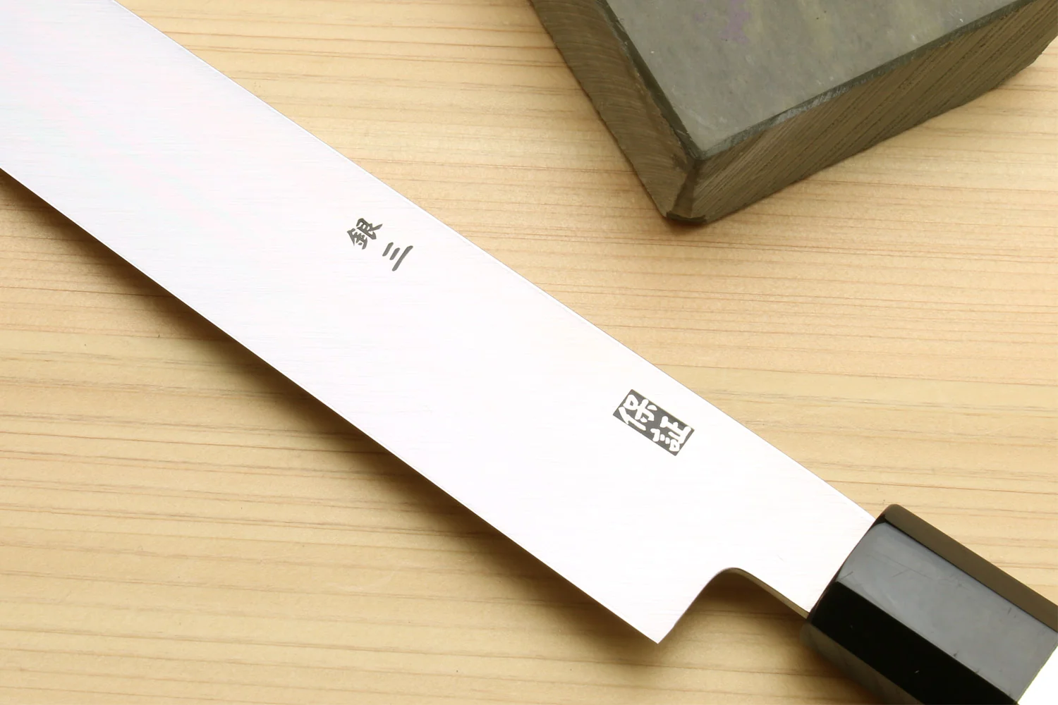 Yoshihiro Ginsan Mirror Polished Stain Resistant Steel Maguro Bocho Tuna Knife with Triple Silver Ring Ebony Handle (Sakimaru Takobiki Style) *Blade Length 17.7" - Image 6