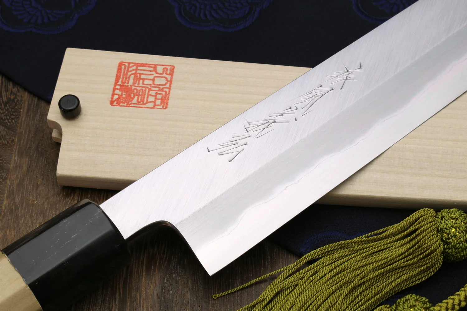 Yoshihiro Hongasumi White Steel Kiritsuke Multipurpose Japanese Chef Knife Magnolia Handle - Image 3