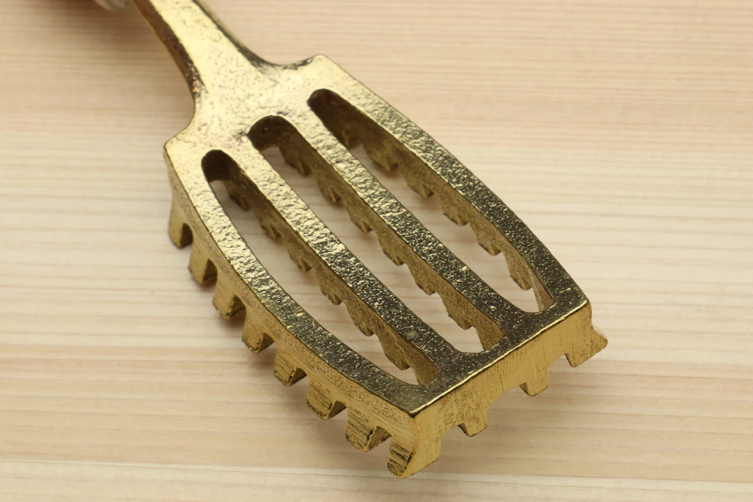 Yoshihiro Japanese Sushi Chef Tool Fish Scaler (X-Large) - Image 6