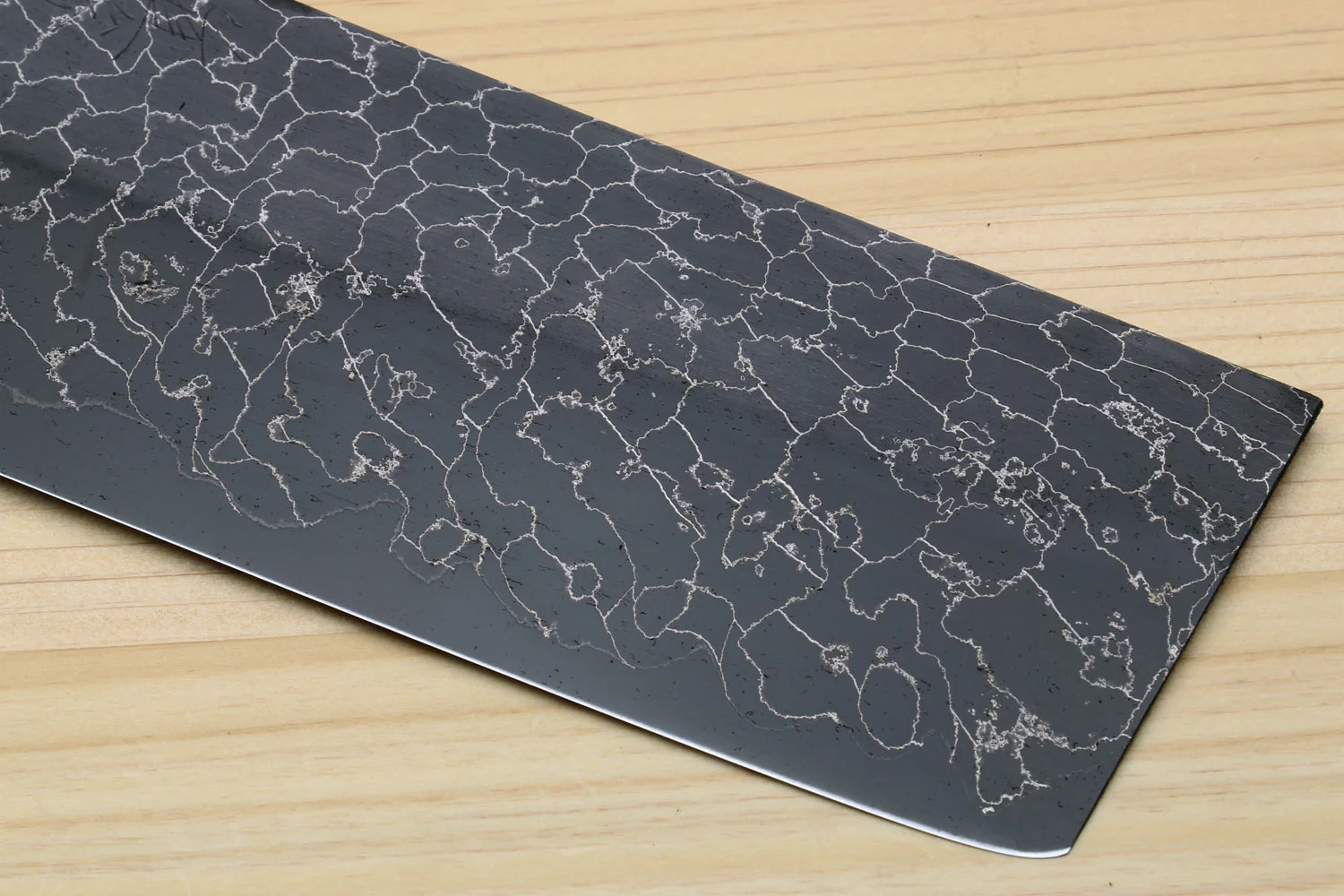 Yoshihiro Mazaki Hon-Sanmai Snake Skin Pattern Damascus Kurouchi Black-Forged Blue Steel Nakiri Vegetable Knife, Mazaki Limited Edition (Blade Length: 165mm) - Image 5