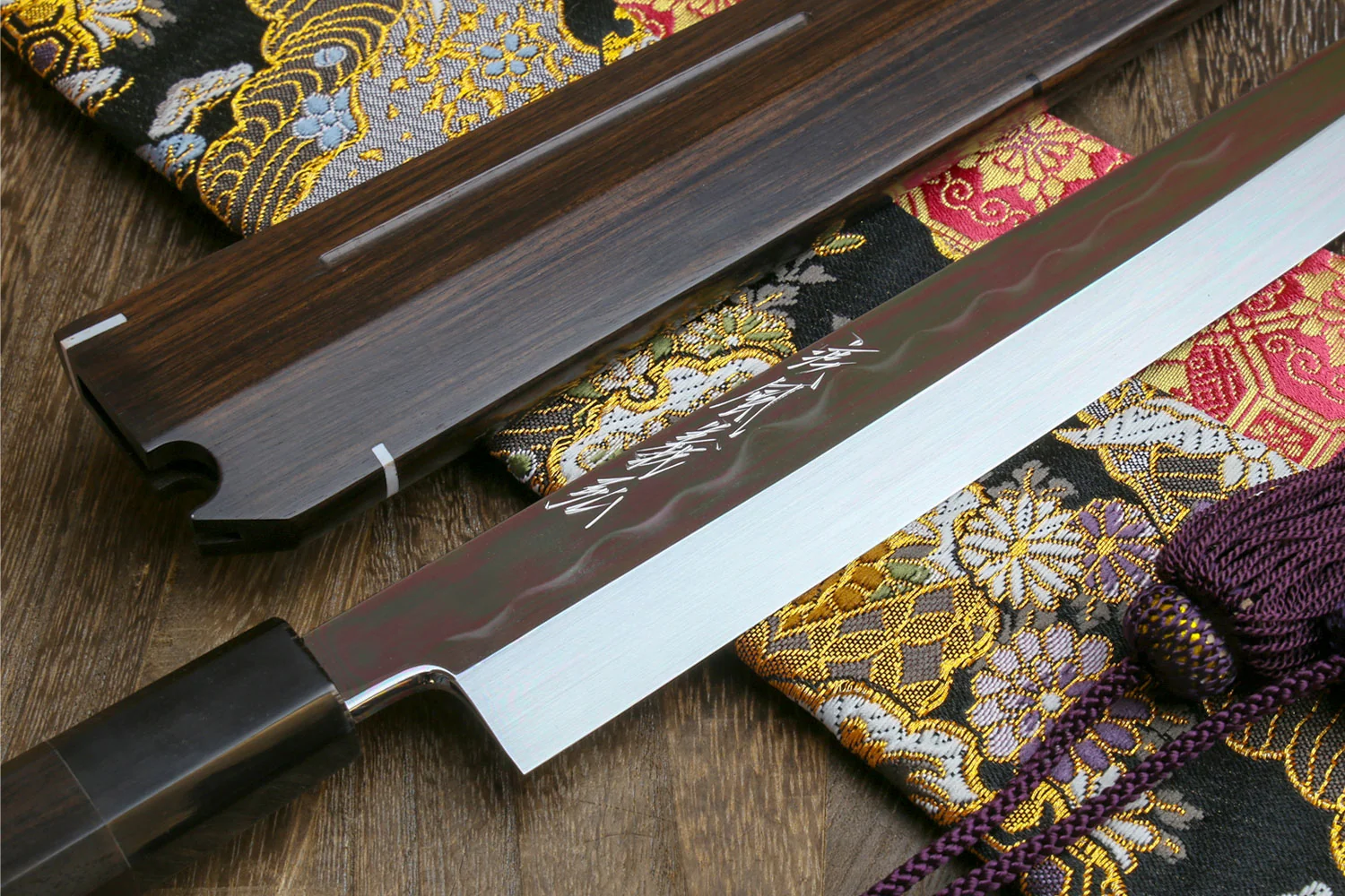 Yoshihiro Mizu Honyaki Mirror-Finished Namiukashi White Steel #2 Yanagi Kiritsuke Sushi Sashimi Japanese Knife Ebony Handle and Saya - Image 4