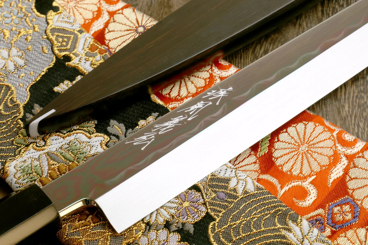 Yoshihiro Mizu Honyaki Mirror-Finished Namiukashi White Steel #2 Yanagi Sushi Sashimi Japanese Knife Ebony Handle and Saya - Image 4
