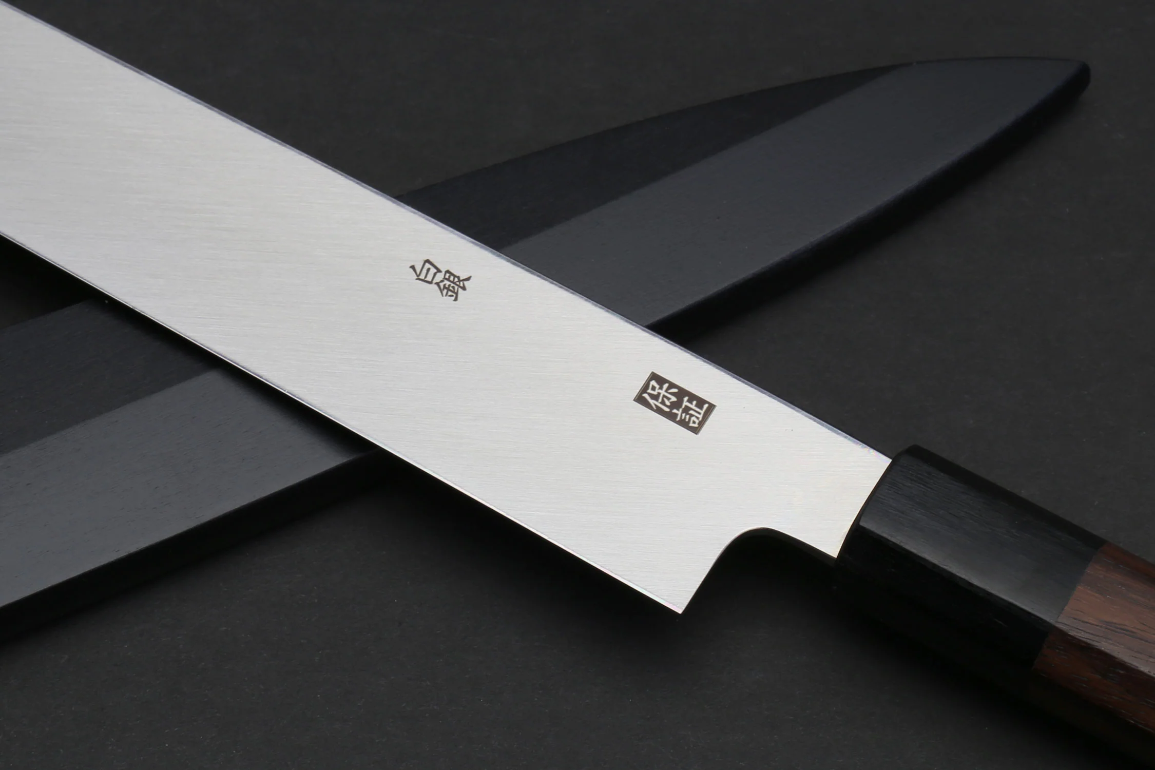 Yoshihiro Mizuyaki Hongasumi Ginsan High Carbon Stain Resistant Steel Yanagi Sushi Sashimi Japanese Knife Rosewood Handle - Image 4