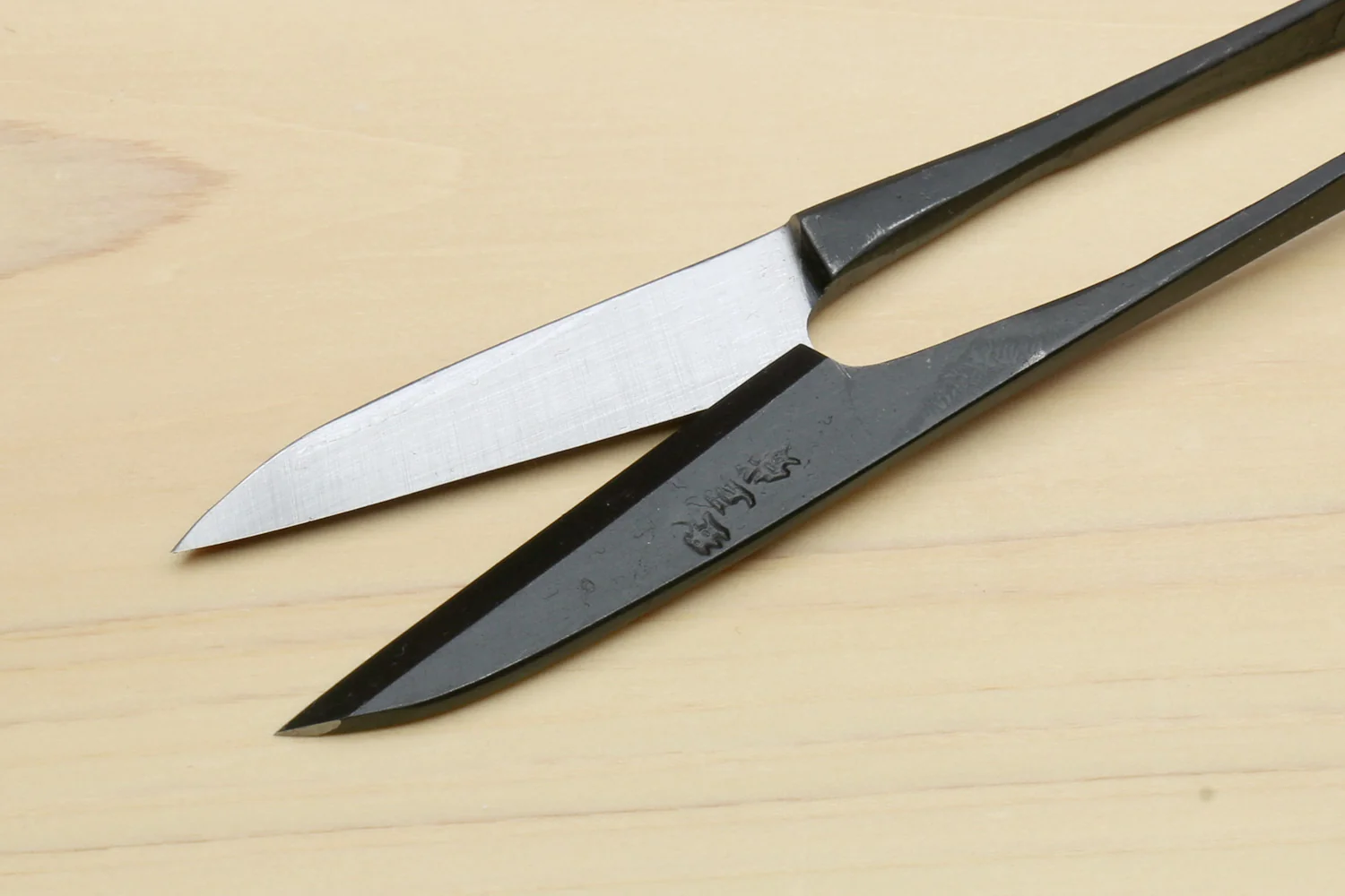 Yoshihiro Nigiri Hasami Japanese Sewing Snip Scissors for Precision Cutting - Image 3