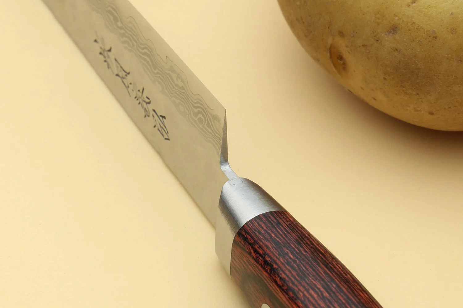 Yoshihiro VG-10 16 Layer Hammered Damascus Stainless Steel Petty - Image 3
