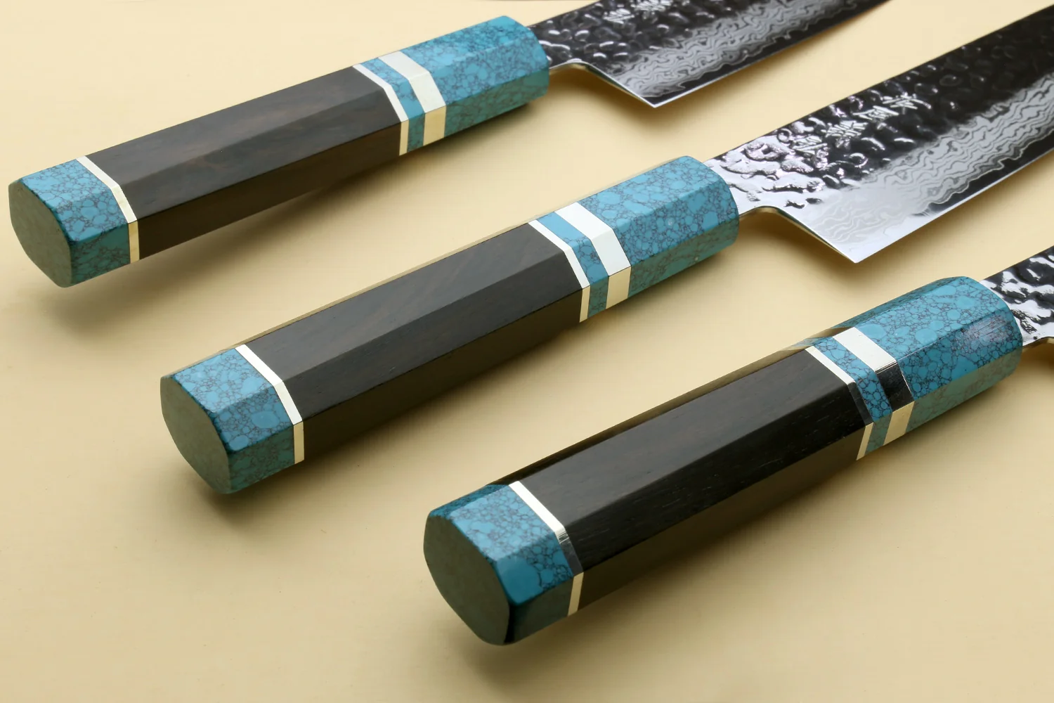 Yoshihiro VG-10 46 Layers Hammered Damascus Santoku Japanese Multipurpose Knife Octagonal Turquoise Blue Handle (Blade Length 7" (180mm)) - Image 8